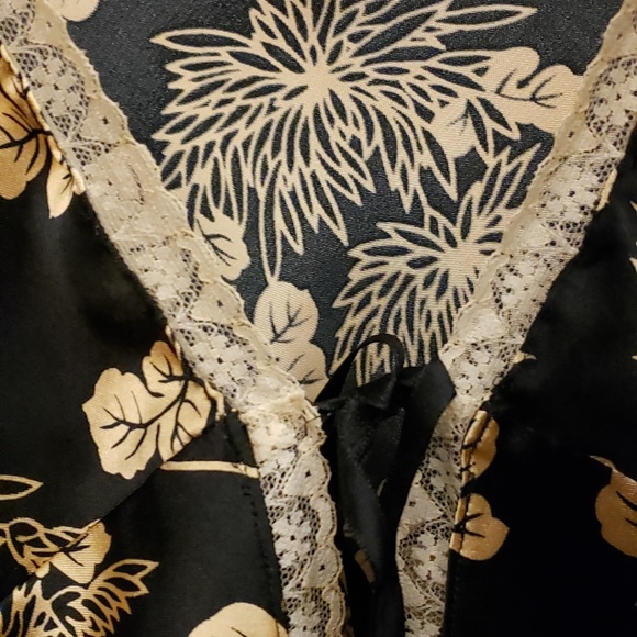 Victoria Secret size Large - Picture 2 of 3